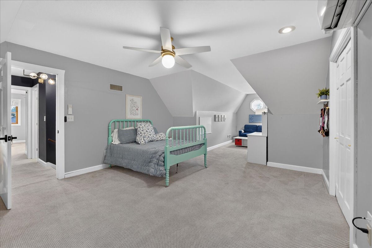606 Camelot Drive photo 36