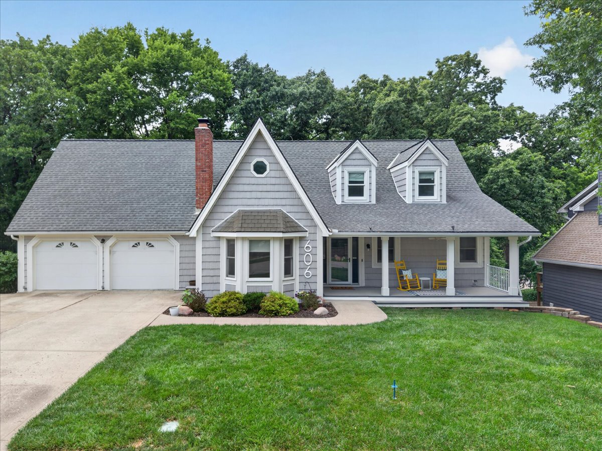 606 Camelot Drive photo 2