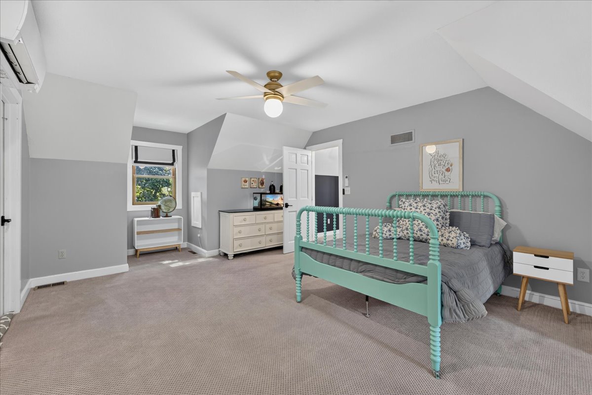606 Camelot Drive photo 37