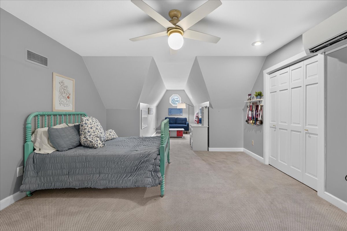 606 Camelot Drive photo 40