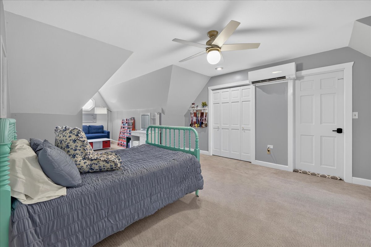 606 Camelot Drive photo 35