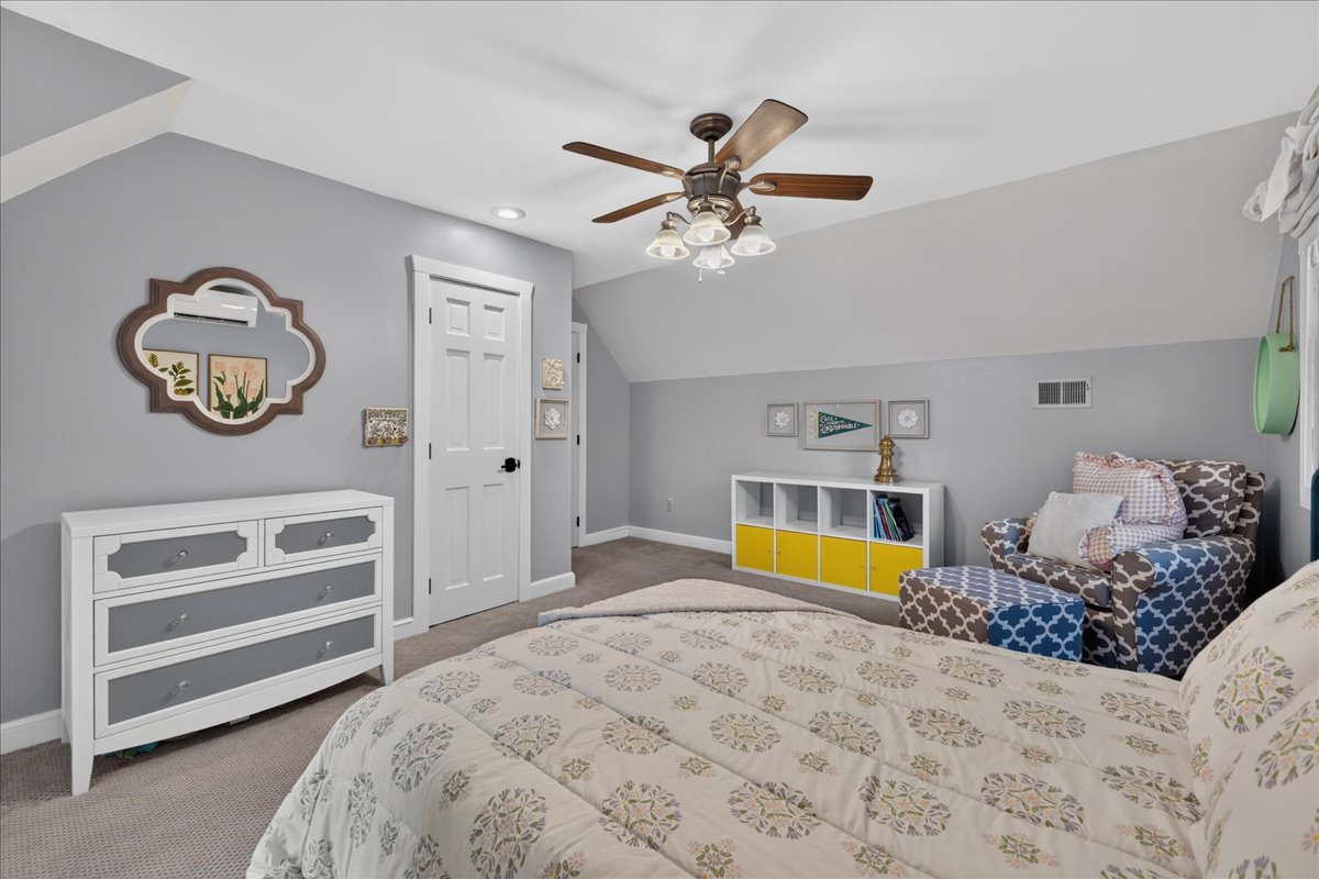 606 Camelot Drive photo 46