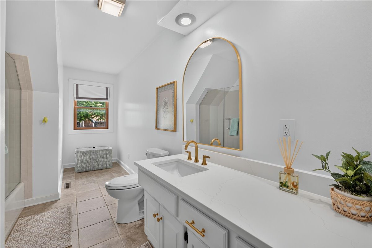 606 Camelot Drive photo 41
