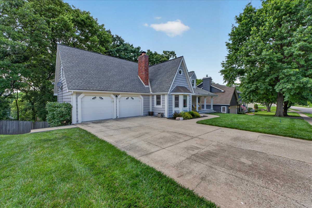 606 Camelot Drive photo 3